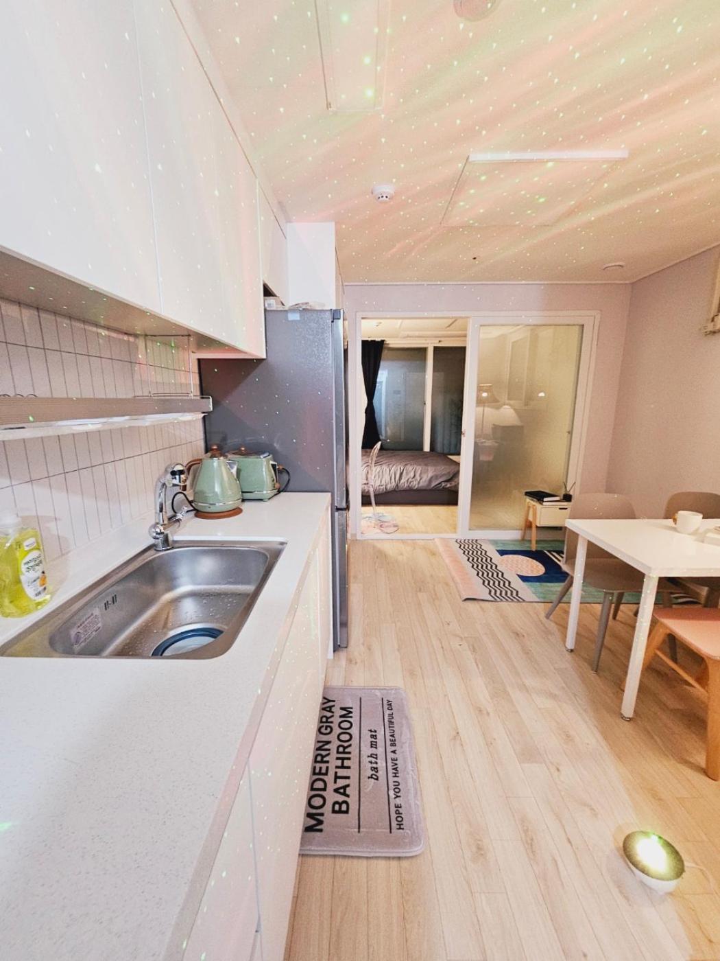 Kkachisan Station House Apartment Seoul