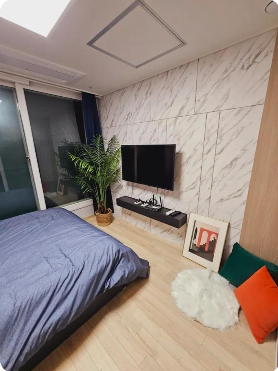 Apartment Kkachisan Station House Seoul